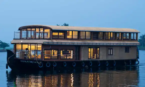 Super Luxury Houseboat